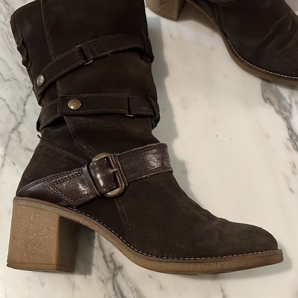 Kickers Suede booties size 9